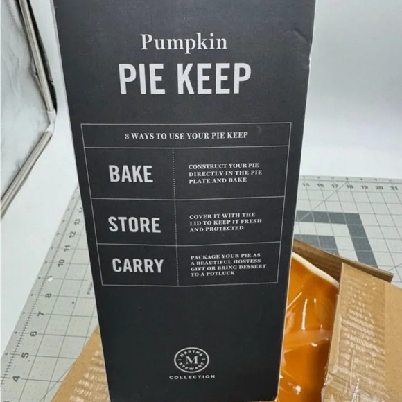 Martha Stewart Pumpkin Pie Keep Baking Dish - Picture 8 of 9